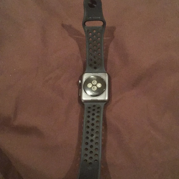 Nike Apple Series 3 Watch with GPS+Cellular 42mm. - Picture 2 of 8